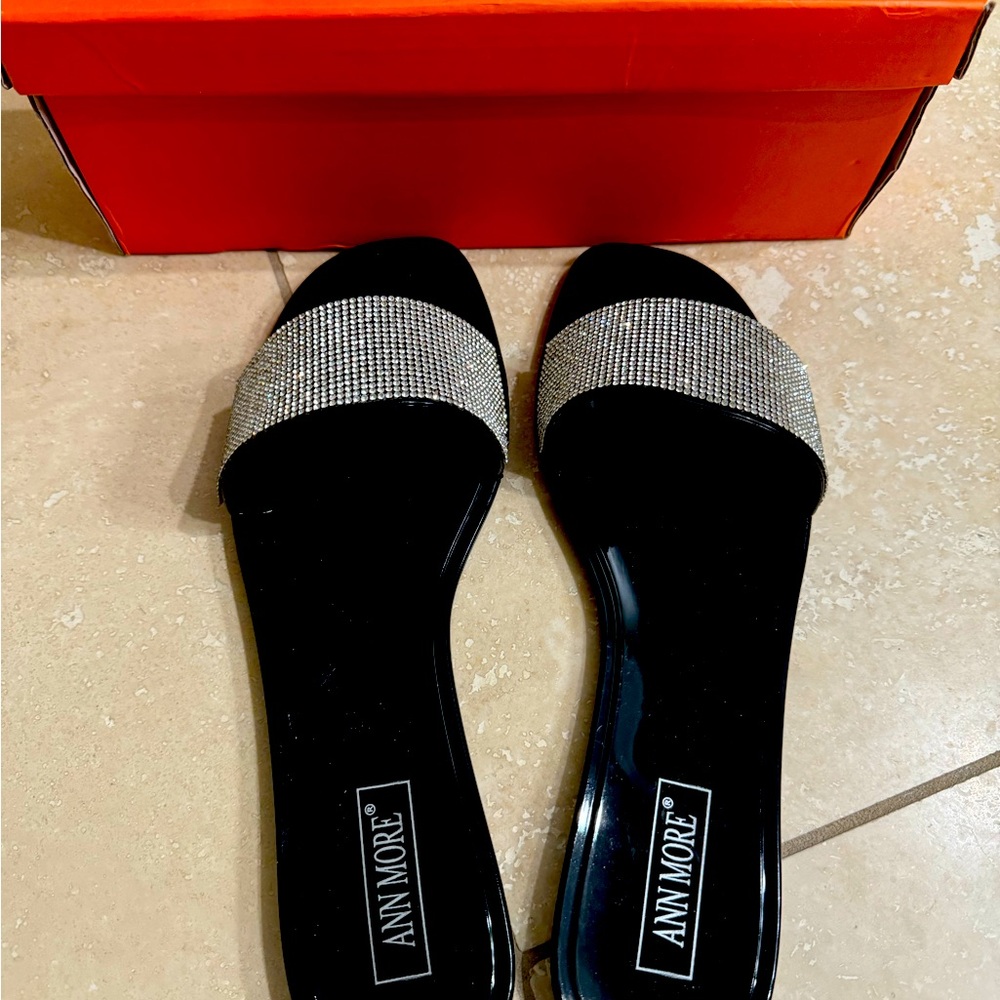 ANN MOORE “ Valdosta” dressy flats.